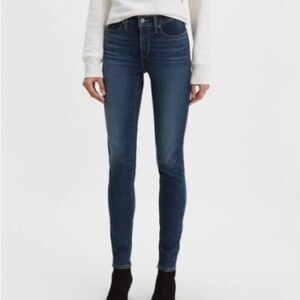 Levi's Blue Relaxed Skinny Jean with Vintage Logo / Size 27